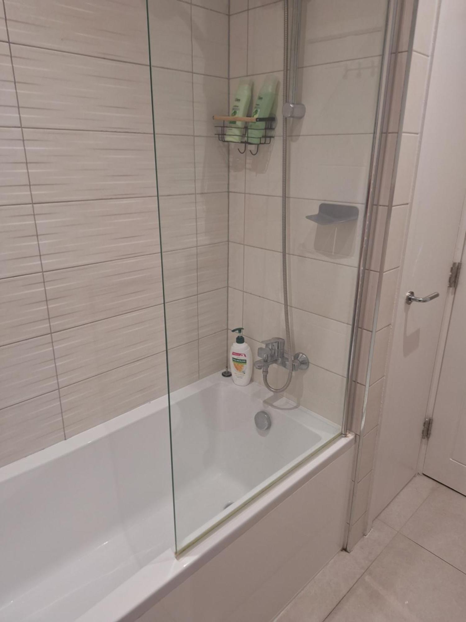 Budget Single Only For One Adult - Shared Flat Northolt (Greater London)