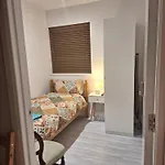 Budget Single Room Only For One Adult - Shared Flat