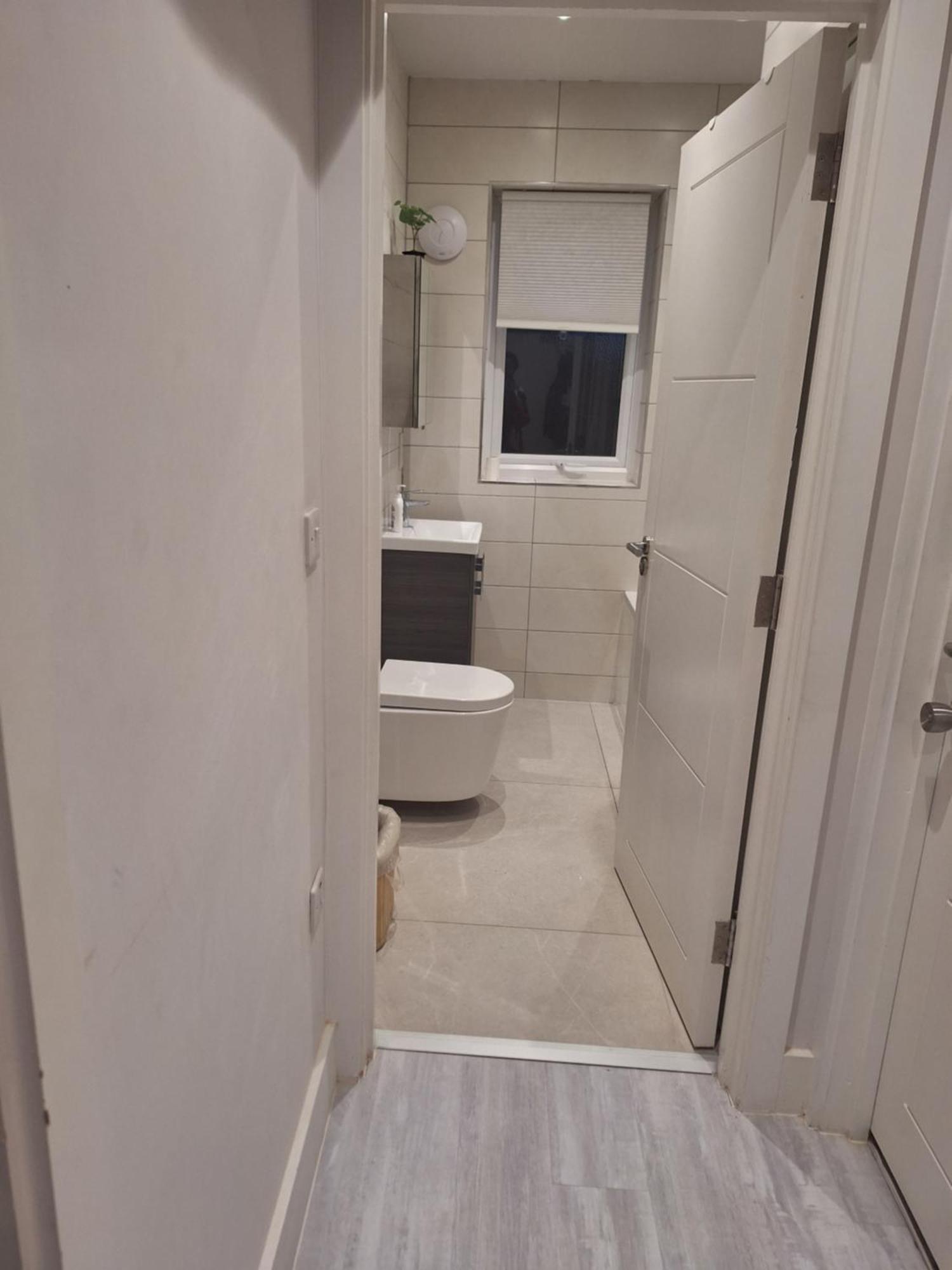 Budget Single Only For One Adult - Shared Flat Northolt (Greater London)