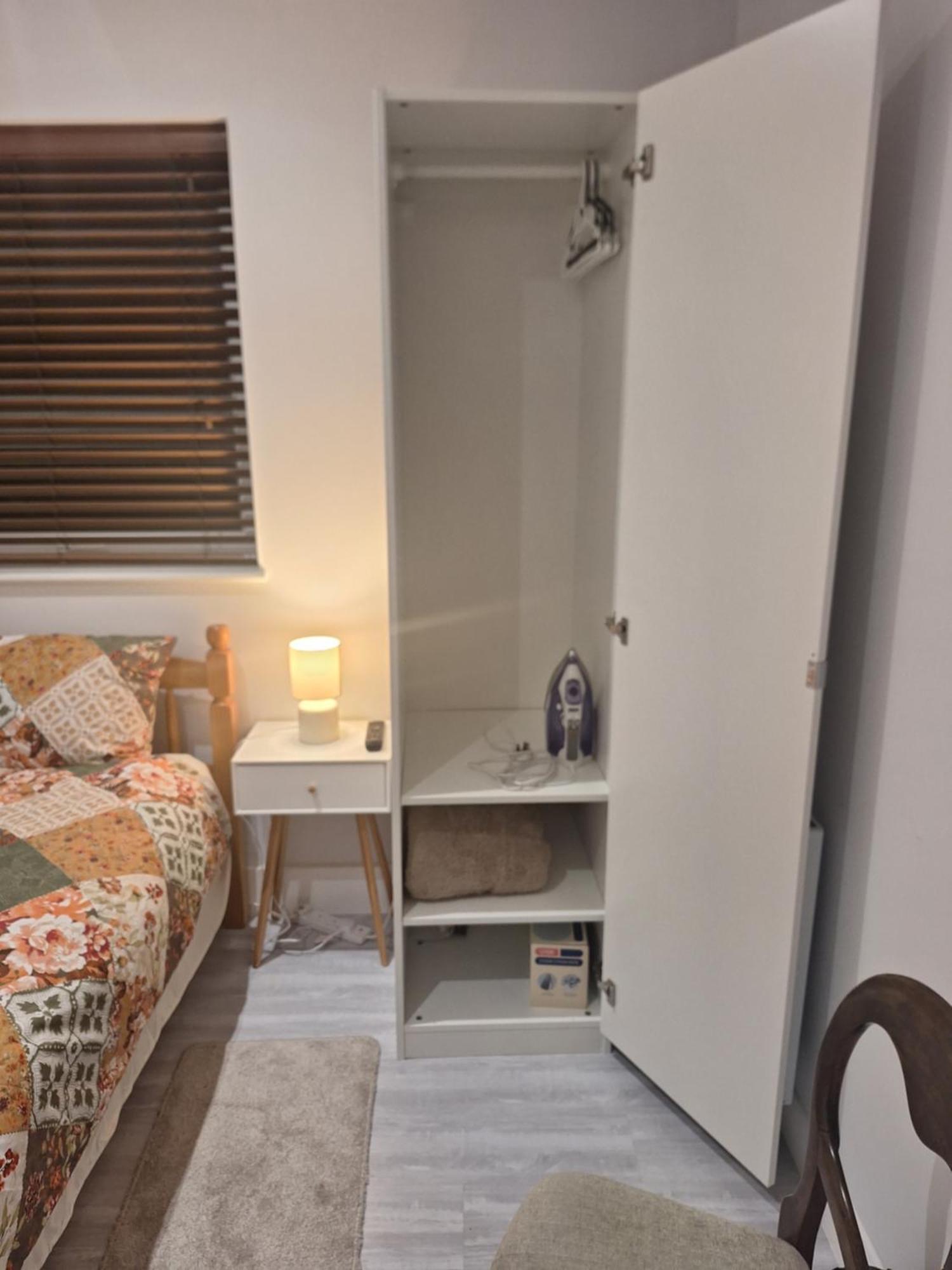 Budget Single Only For One Adult - Shared Flat Apartment