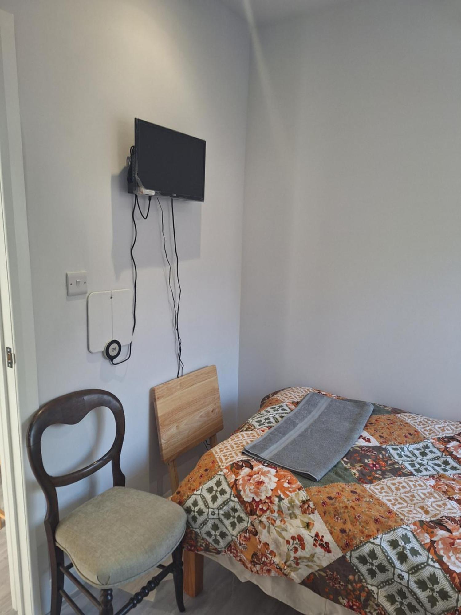 Apartment Budget Single Only For One Adult - Shared Flat Northolt (Greater London)