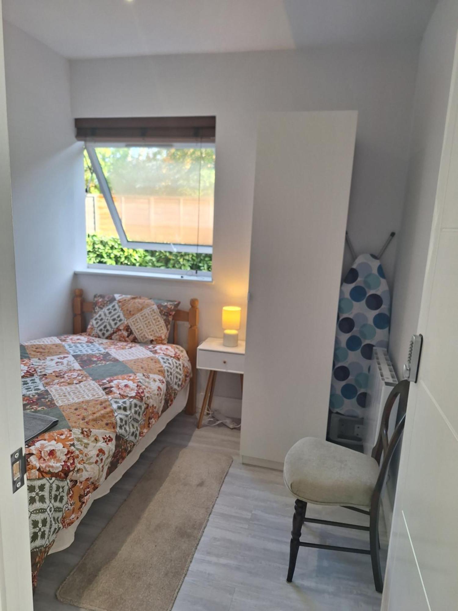 Budget Single Only For One Adult - Shared Flat * Northolt (Greater London)