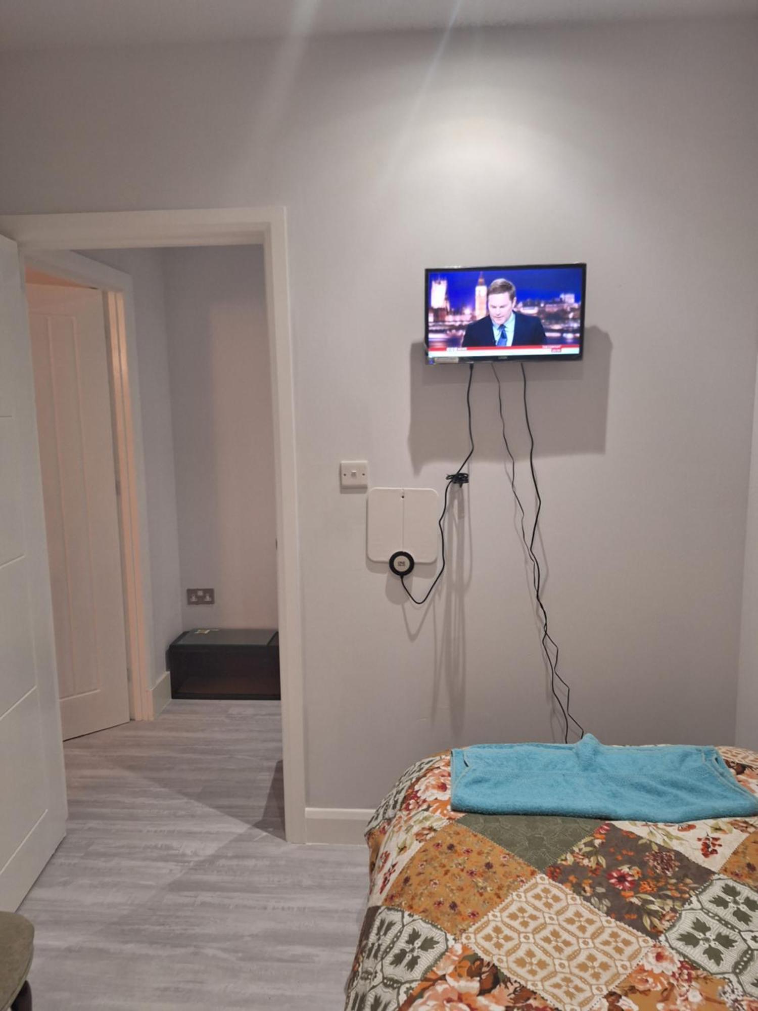 Budget Single Only For One Adult - Shared Flat * Northolt (Greater London)