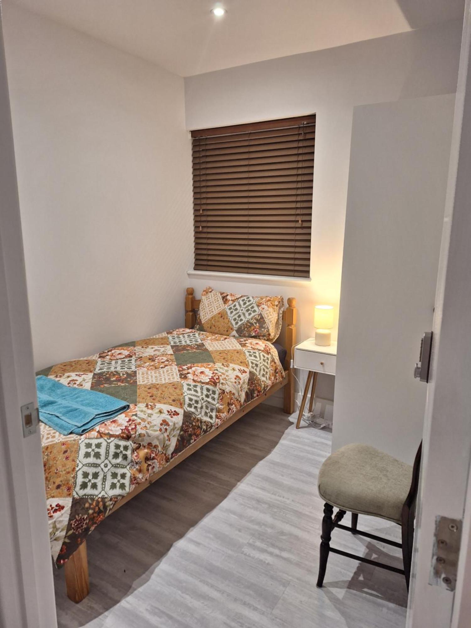 Budget Single Only For One Adult - Shared Flat *